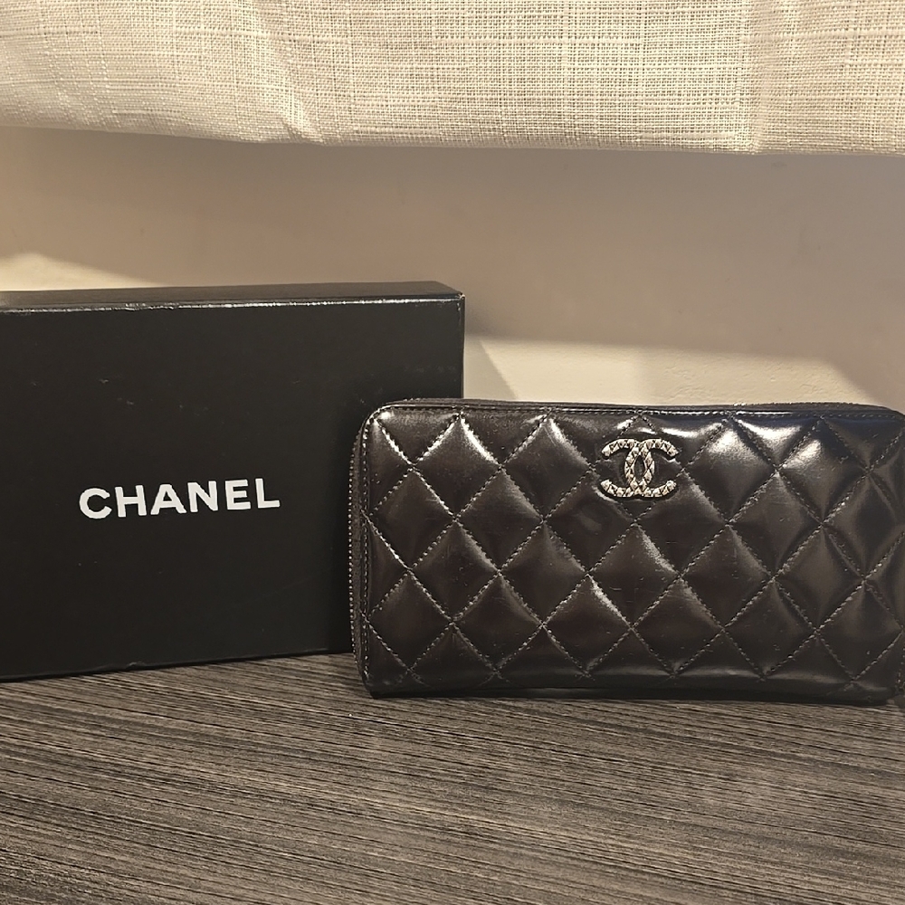 CHANEL With COA Black Quilted Zippy Wallet